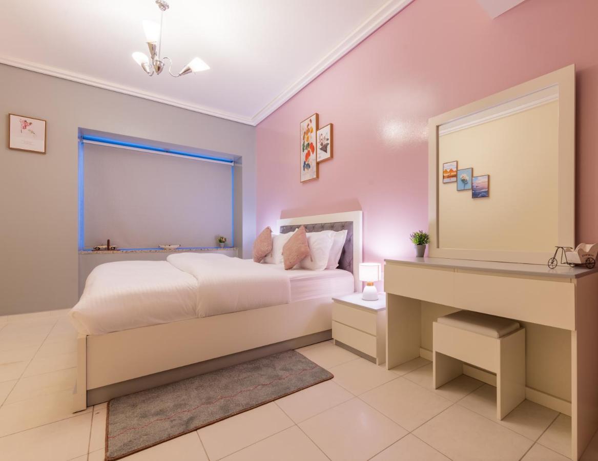 Trinity Holiday Homes - Sheikh Zayed Road Near To Financial Center Metro Station Dubai Exterior photo