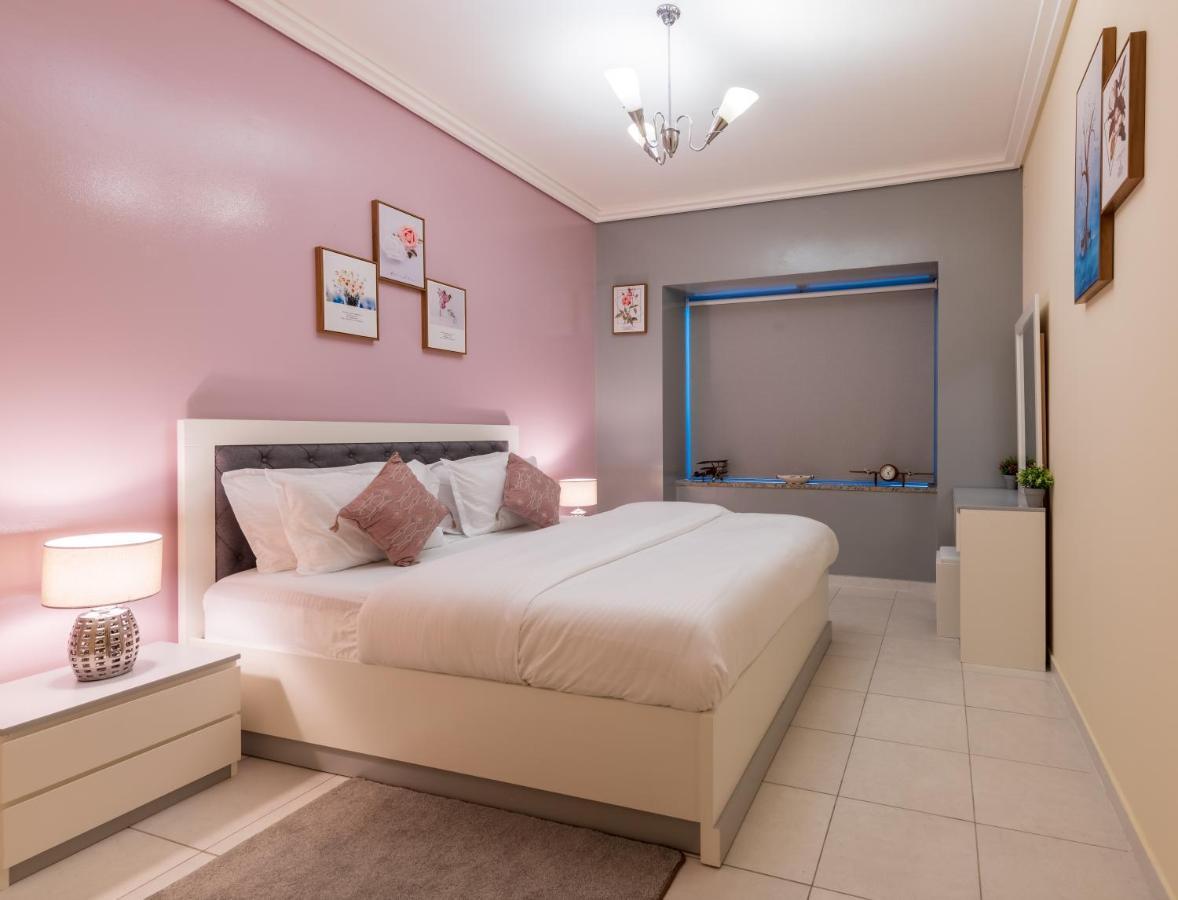 Trinity Holiday Homes - Sheikh Zayed Road Near To Financial Center Metro Station Dubai Exterior photo