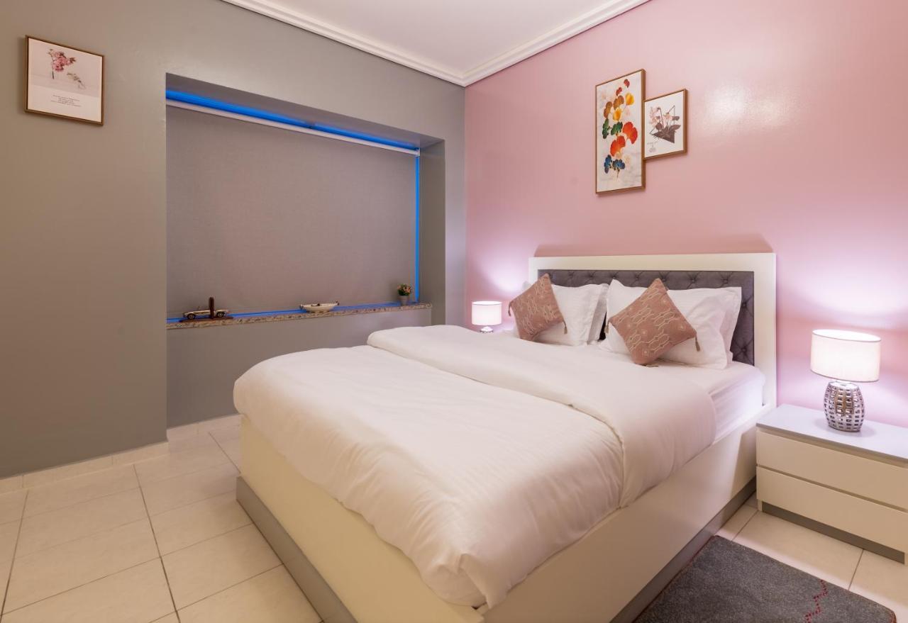 Trinity Holiday Homes - Sheikh Zayed Road Near To Financial Center Metro Station Dubai Exterior photo