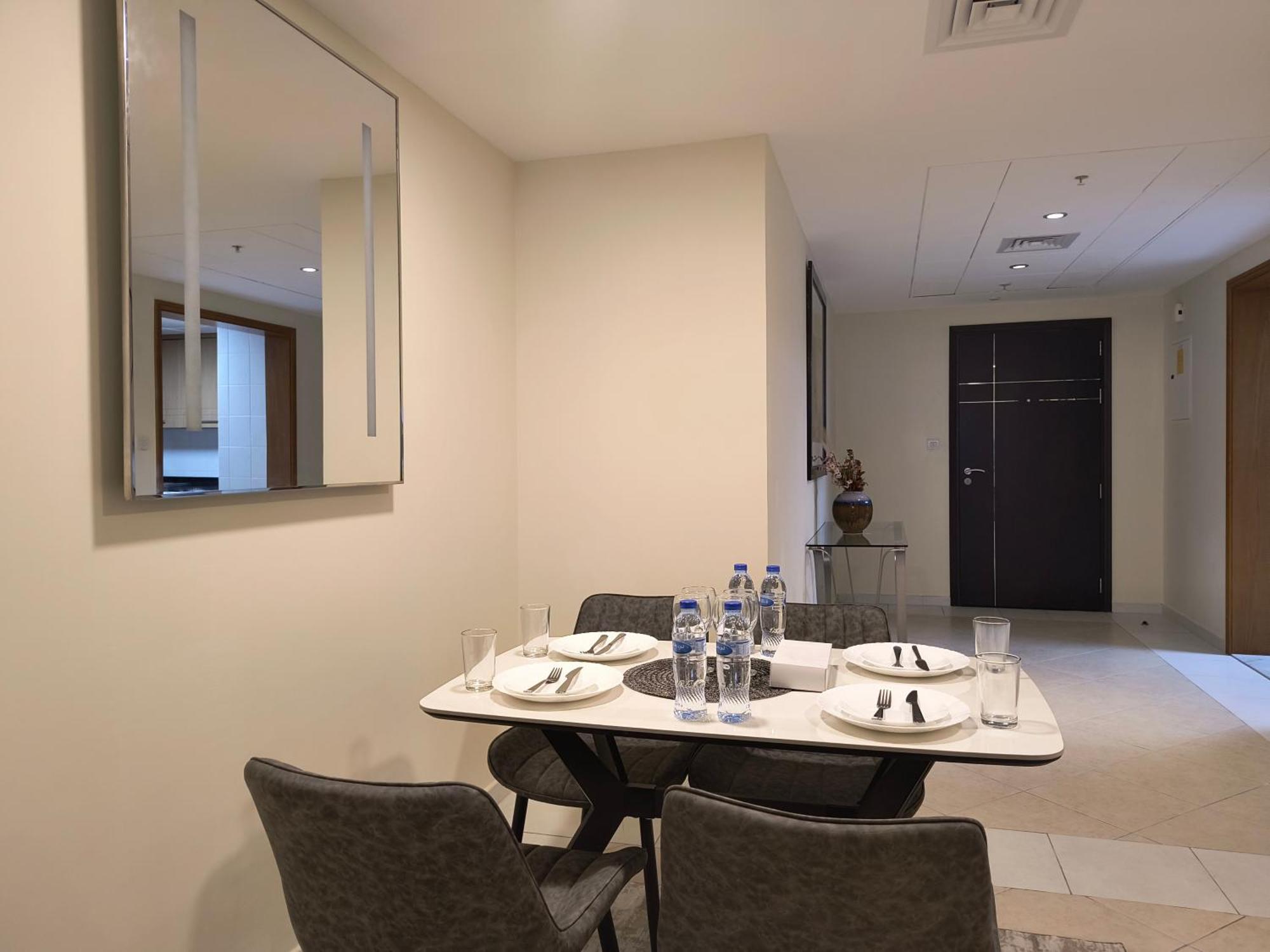 Trinity Holiday Homes - Sheikh Zayed Road Near To Financial Center Metro Station Dubai Exterior photo