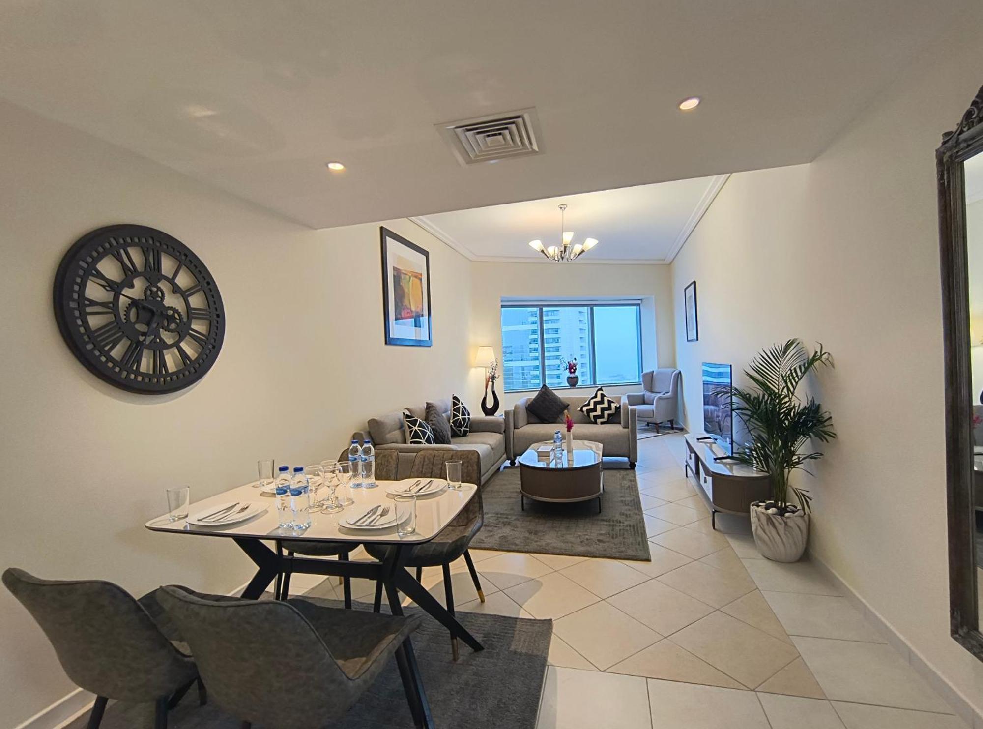 Trinity Holiday Homes - Sheikh Zayed Road Near To Financial Center Metro Station Dubai Exterior photo