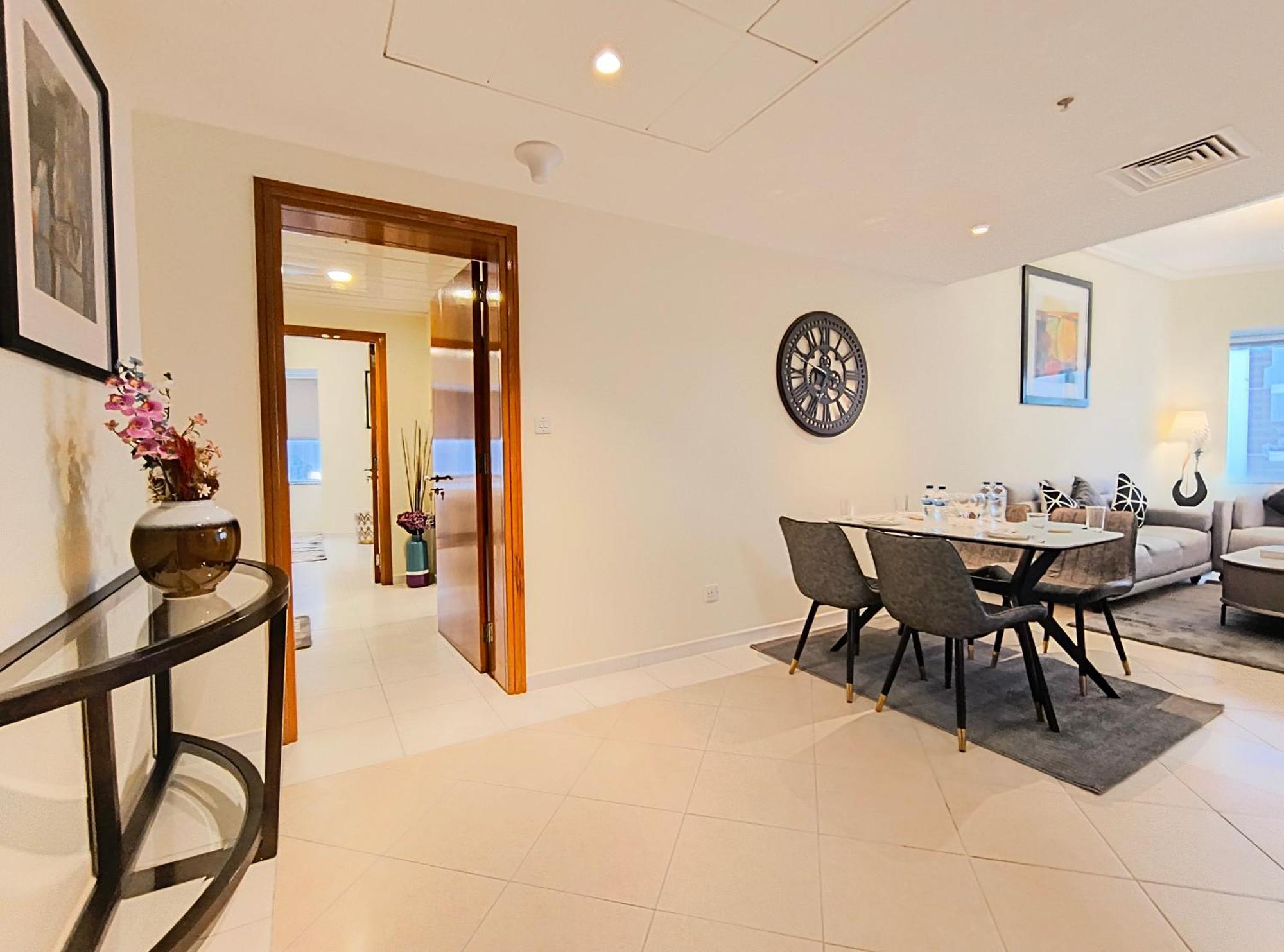 Trinity Holiday Homes - Sheikh Zayed Road Near To Financial Center Metro Station Dubai Exterior photo