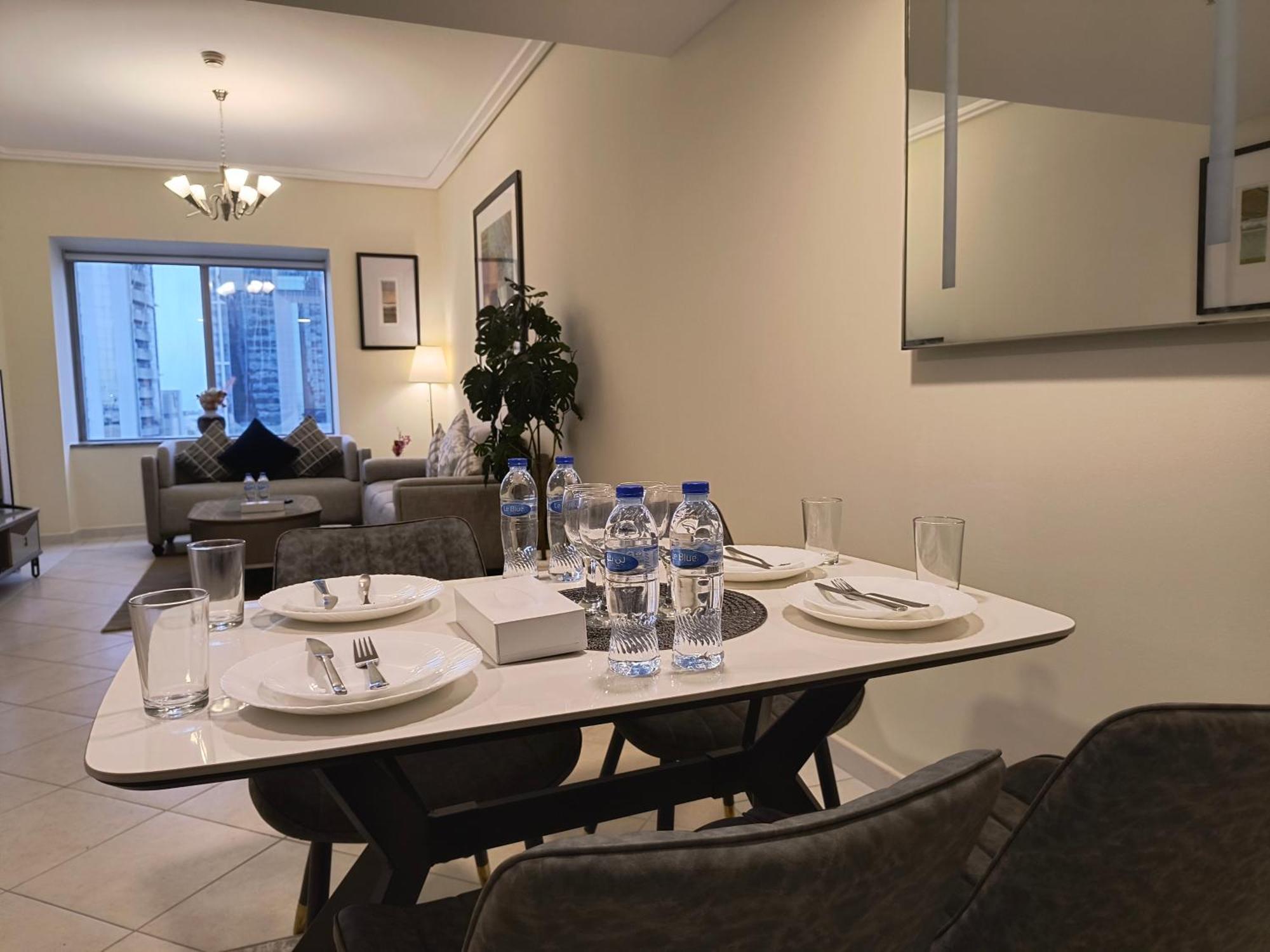 Trinity Holiday Homes - Sheikh Zayed Road Near To Financial Center Metro Station Dubai Exterior photo